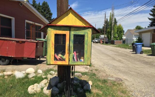 The Calgary Hub hostel style Home