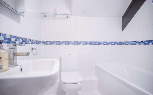 The Penthouse At The Mews - 2 Bedroom Apartment - Tenby