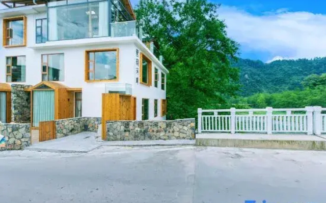 Qianshanyue Fanxiao Homestay (Fanjing Matcha Town Branch)