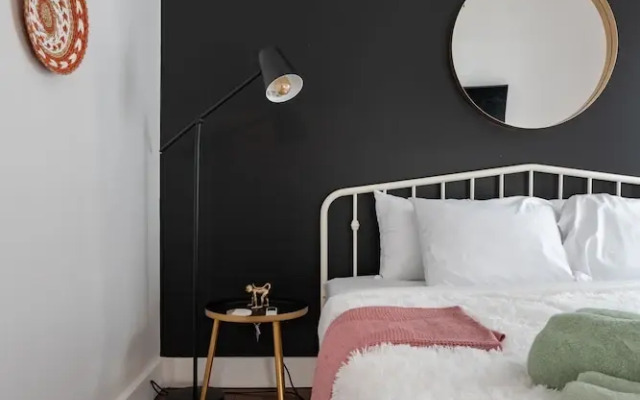 Prime Location Top Rated Clean Parking Free