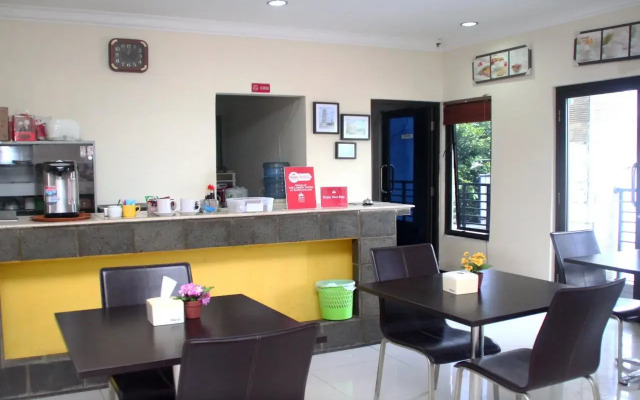 Family Guest House Surabaya by Zen Rooms