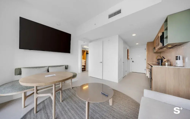 Skyline Escape Sleek 1BR with DTW Charm