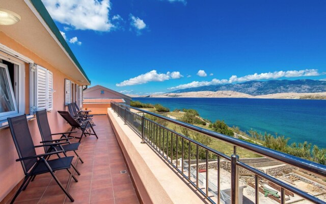 Stunning Apartment in Pag With Wifi and 2 Bedrooms