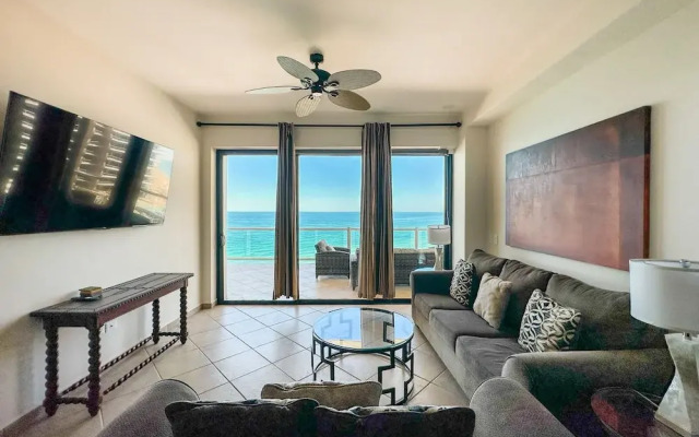 Beach Bliss Retreat 2BR Beachfront Condo