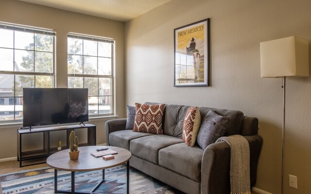 Eastside 1 & 2 BR Apts with balcony by Frontdesk