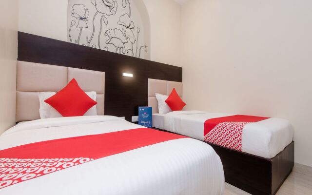 OYO 13044 Hotel Abad Inn
