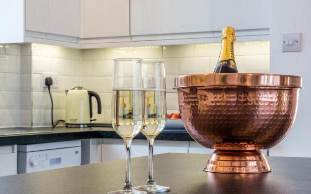 Castle Properties: The Sovereign 5 Bed Town House