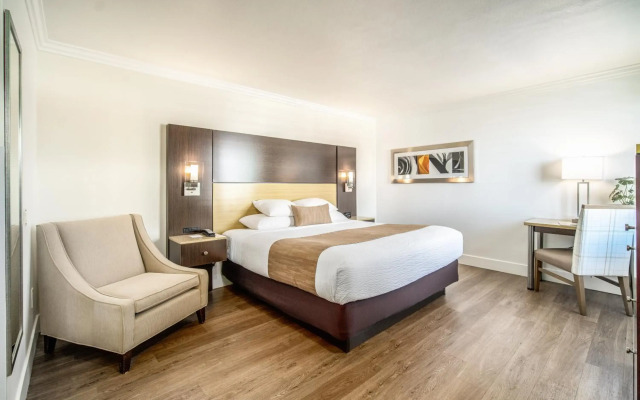 Little Inn By The Bay Newport Beach