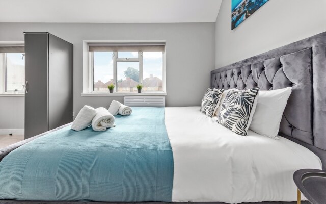 Cozy Serviced Room in Feltham Heathrow London Tw13
