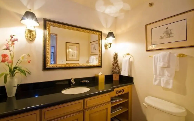 Downtown Penthouse 4 Bedroom Condo