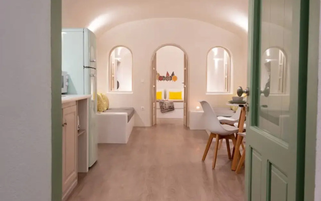 White Orchid Cave House & Studio