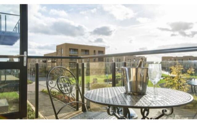 Tailored Stays - De Havilland House