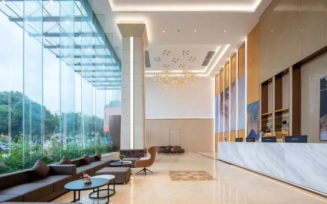 Echarm International  Guangzhou Baiyun International Airport Huadu Plaza Branch - Free Deliver Service to Guangzhou Baiyun International Airport & Free Deliver Service to Canton Fair Complex During Canton Fair Period