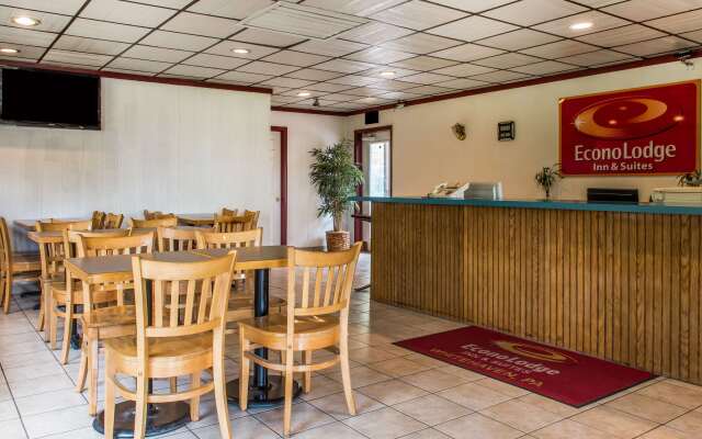 Econo Lodge Inn & Suites Lake Harmony - Pocono Mountains Area