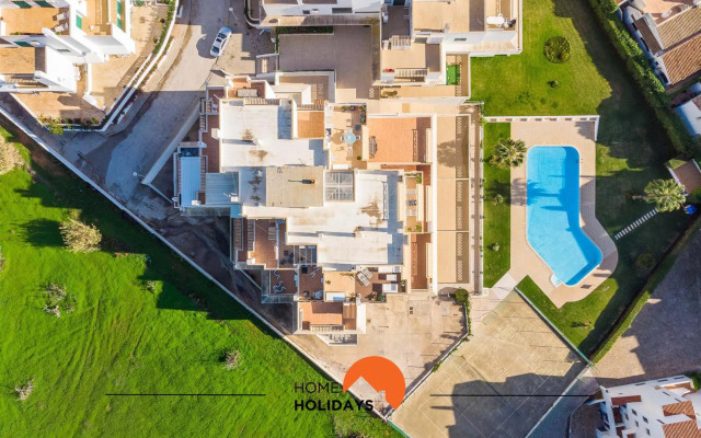 #071 Stunning Spacious Flat w Pool 5m Beach