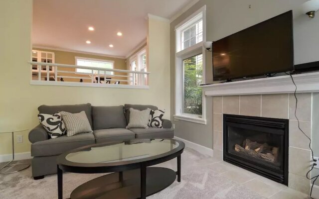 Seattle Vacation Home: The Gallery