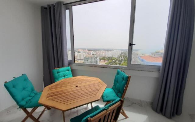 Vista Praia 16- Wifi, Remodelado, 80mt Praia