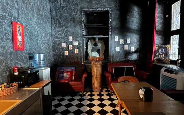 Lords Hostel & Pub