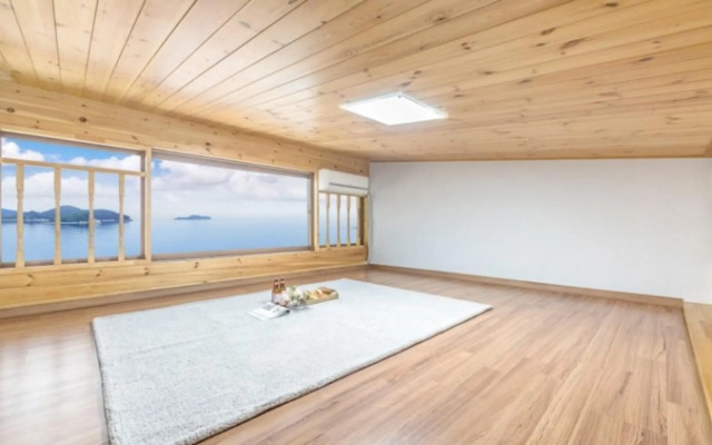 Geojedo Bay One Pension