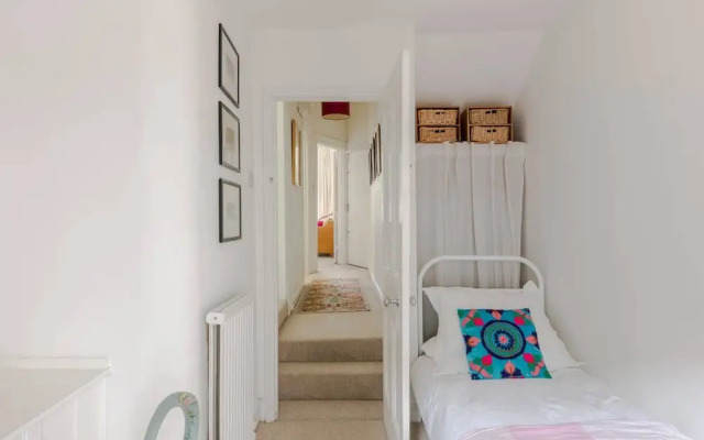 Traditional 2 Bed Apartment, Notting Hill