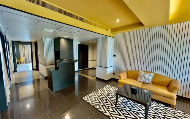 The Quarter Saphan Khwai by UHG
