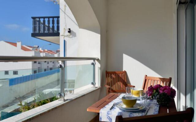 Feels Like Home - Cosy flat with Patio in Ericeira