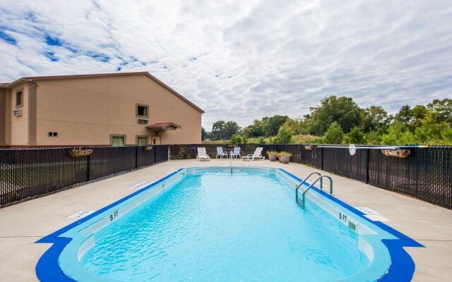 Econo Lodge Inn & Suites Rockmart