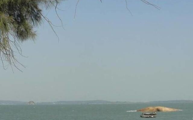 Small White Whale Inn