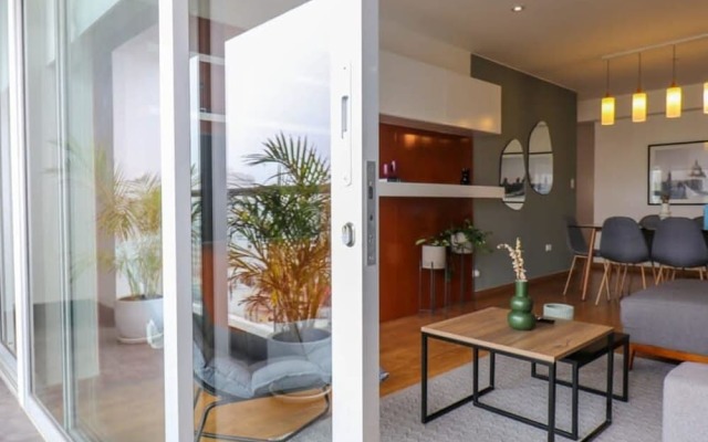 w Amazing 3BR With Balcony in Miraflores