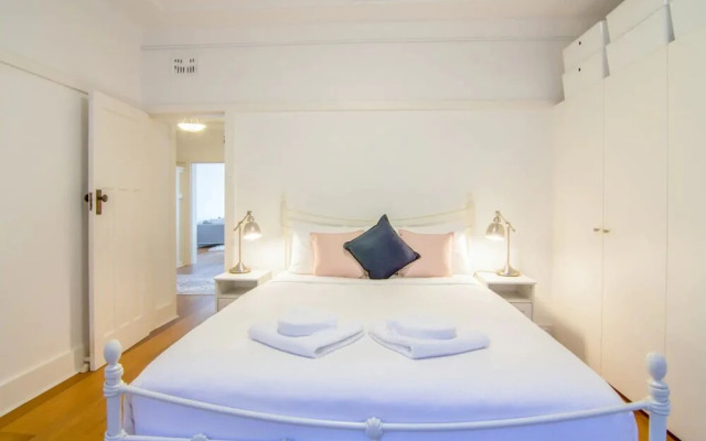 Two Bedroom Apartment in Mosman With Harbour Views