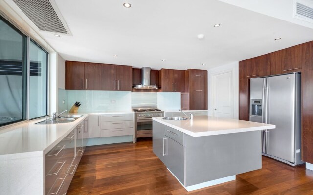 Riverview Luxury Retreat