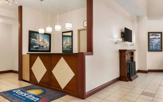 Days Inn by Wyndham Hamilton