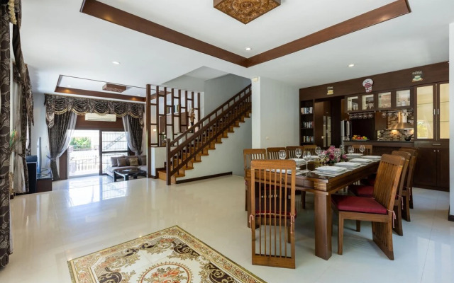 5 Bedroom Pool Villa Close To Town H5