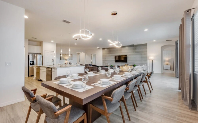 14 Bdrm 11 Bath Villa For 30