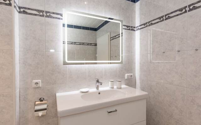 Hoppe 1 Modern Retreat
