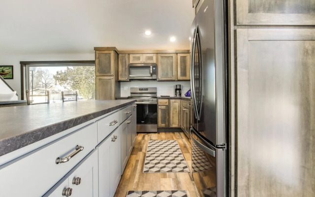 Boat Dock: Riverfront Oconto Home!