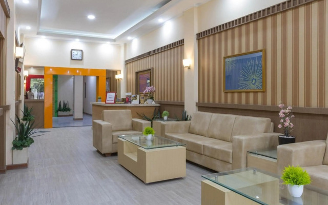 RedDoorz near Istana Plaza 2