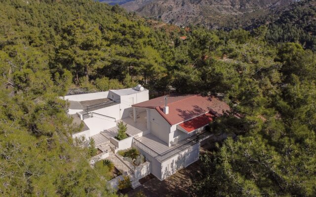Nestor Hillside Moniatis House