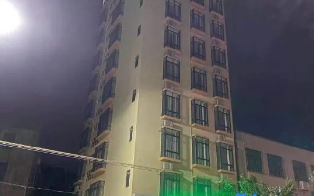 Xuwen Berlin Hotel