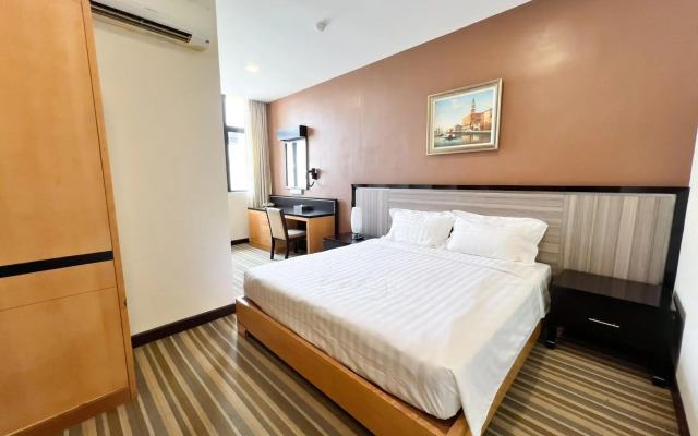 Hallmark Express Hotel