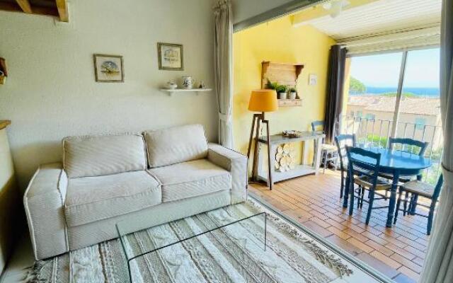 Bel appartement avec mezzanine, vue mer et piscine