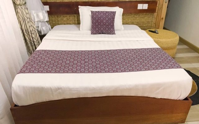 Tooro Fairway Hotel