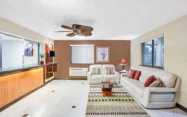 Super 8 Motel - Wilmington