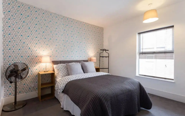 Ashton House, Luton - inhabit short stays