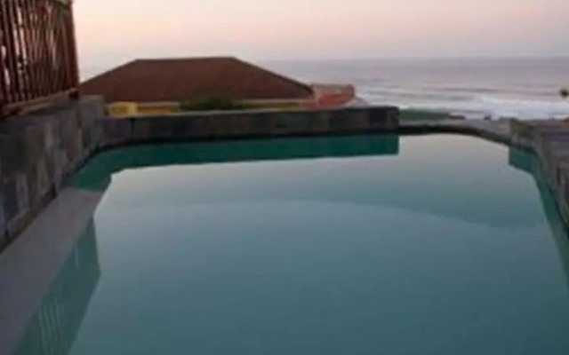 Big Blue Beach Lodge