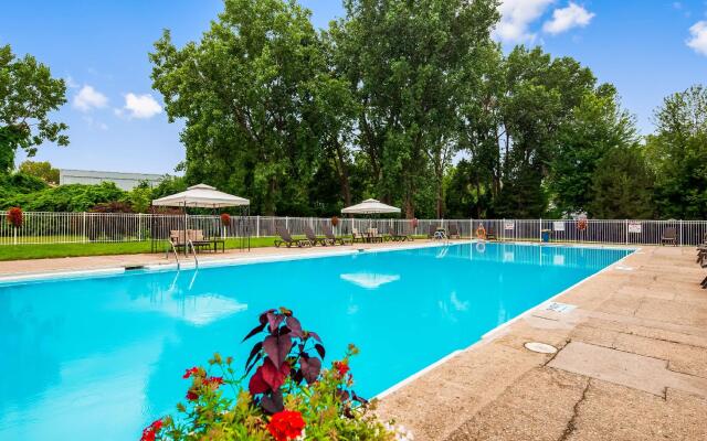 Best Western Plus Guildwood Inn