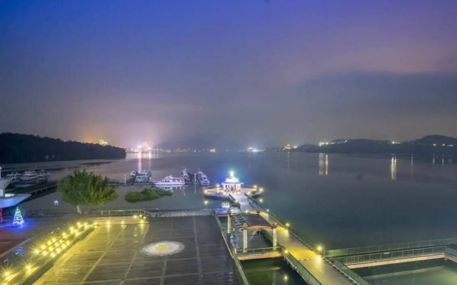 Hu Yue Lakeview Hotel