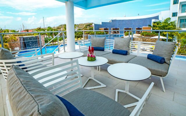 HARBOR CLUB CURIO COLLECTION by HILTON