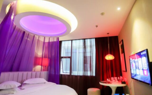 Yunshang Caohai Hotel (Bijie Zhe Mall)