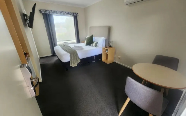 Elphin Villas Serviced Apartments & Motel Suites